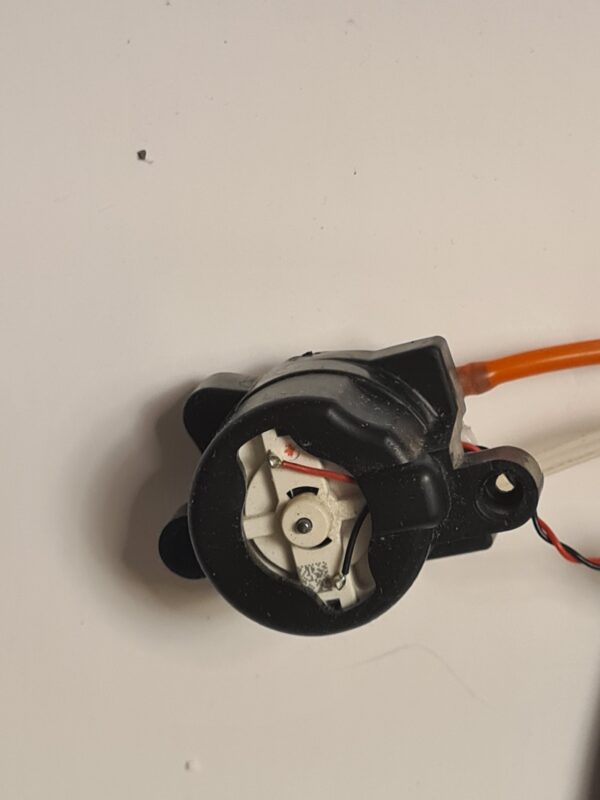 Vízpumpa és vízcsövek iRobot Roomba Combo robotporszívóhoz - Image 2