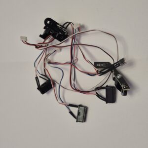 Robotalkatrész kábelek és szenzorok, robotépítéshez, elektronikai alkatrészek.