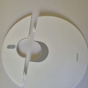 Xiaomi S20+ robotporszívó töltőállomás, modern és elegáns kialakítás.